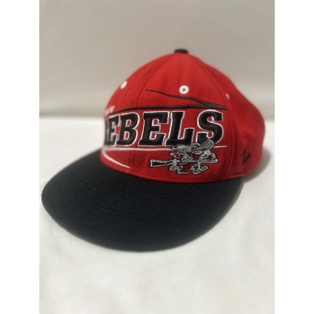 Vintage UNLV‎ Rebels Top of the World Trucker Snapback Cap 35% Wool 65% Acrylic